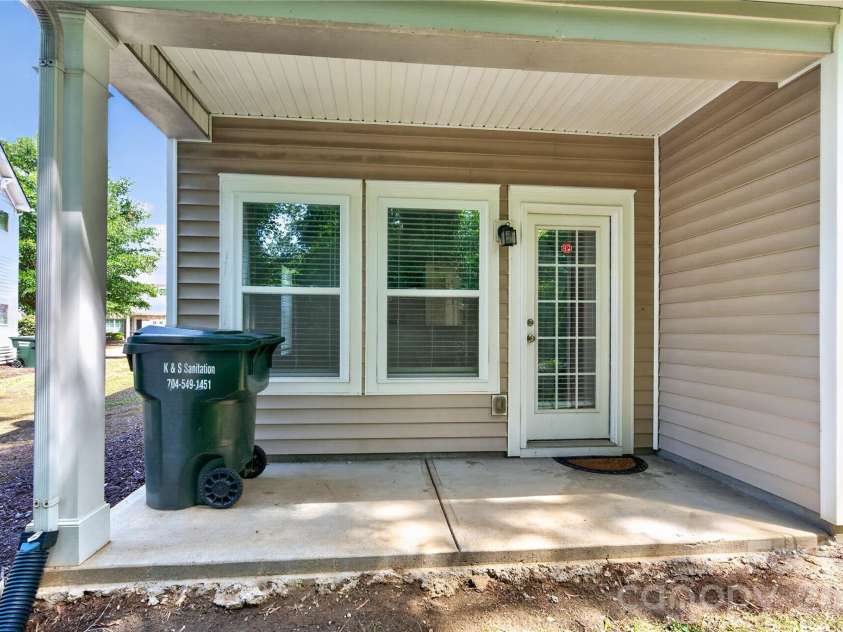 4711 Craigmoss Lane, Charlotte, NC 28278.  MLS# CAR4400112, YatesRealty ID 35930. 