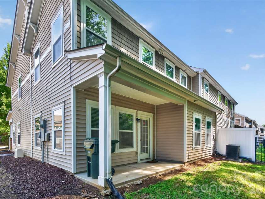 4711 Craigmoss Lane, Charlotte, NC 28278.  MLS# CAR4400112, YatesRealty ID 35930. House Back