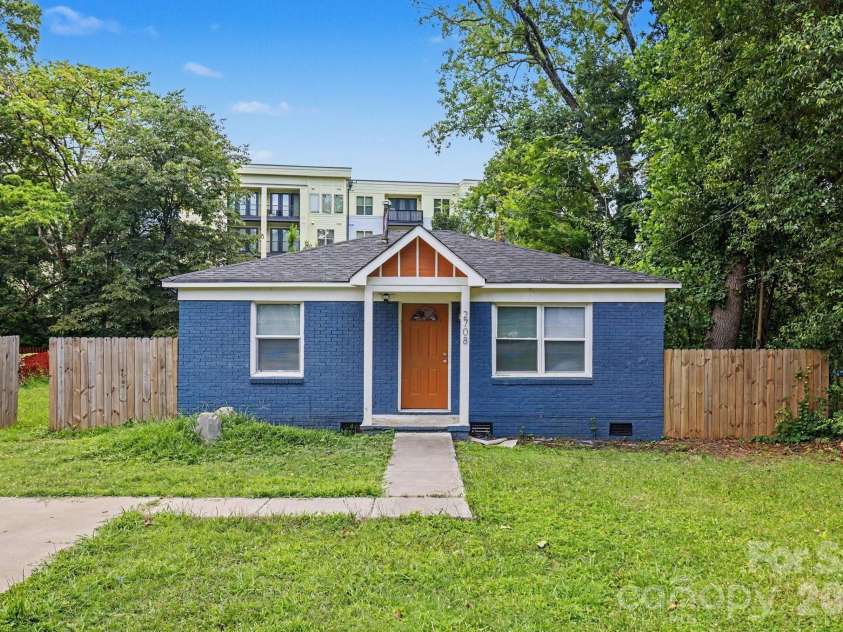 2708 Catalina Avenue, Charlotte, NC 28206.  MLS# CAR4401900, YatesRealty ID 35932. 