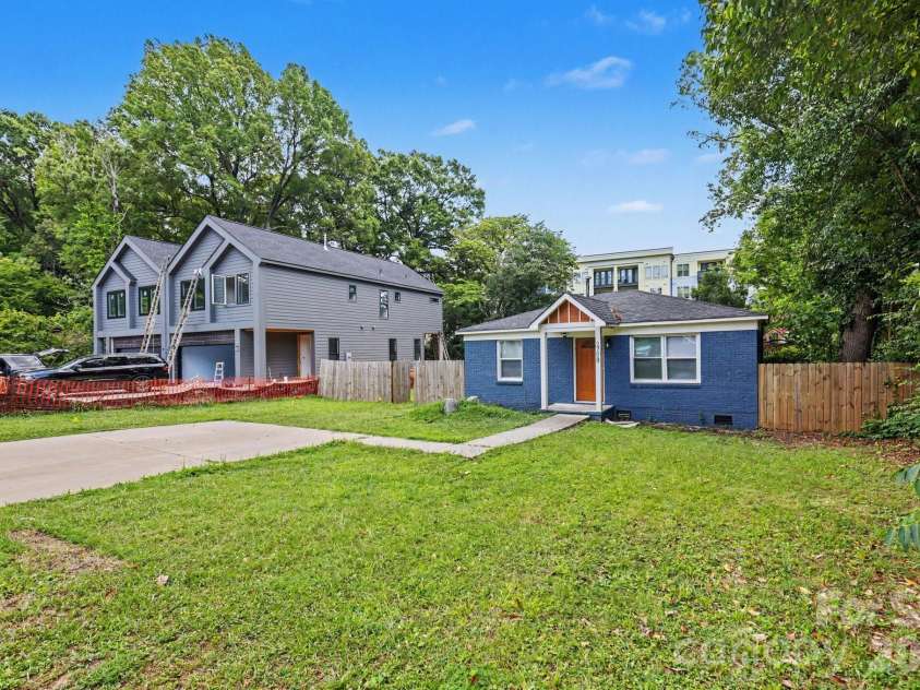 2708 Catalina Avenue, Charlotte, NC 28206.  MLS# CAR4401900, YatesRealty ID 35932. 