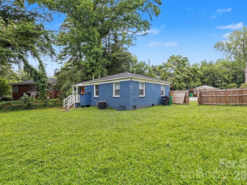 2708 Catalina Avenue, Charlotte, NC 28206.  MLS# CAR4401900, YatesRealty ID 35932. 