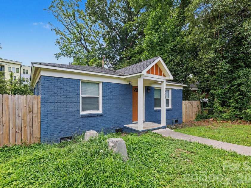 2708 Catalina Avenue, Charlotte, NC 28206.  MLS# CAR4401900, YatesRealty ID 35932. 
