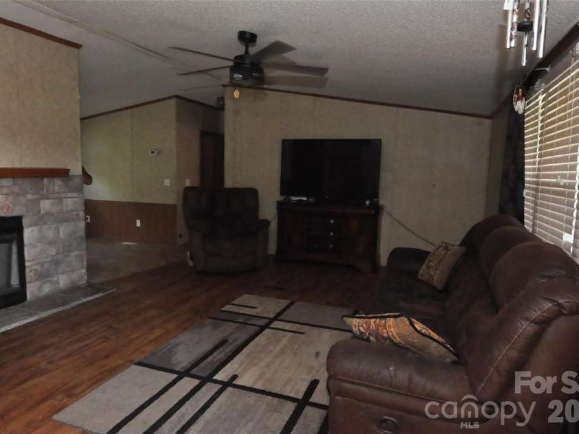 977 Langley Drive, Chester, SC 29706.  MLS# CAR4400456, YatesRealty ID 35934. 