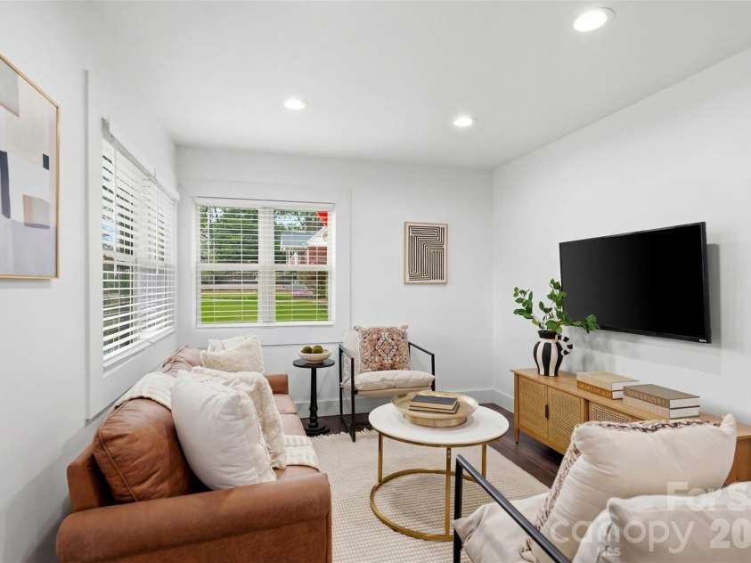 1642 Washington Avenue, Charlotte, NC 28216.  MLS# CAR4402239, YatesRealty ID 35936. 