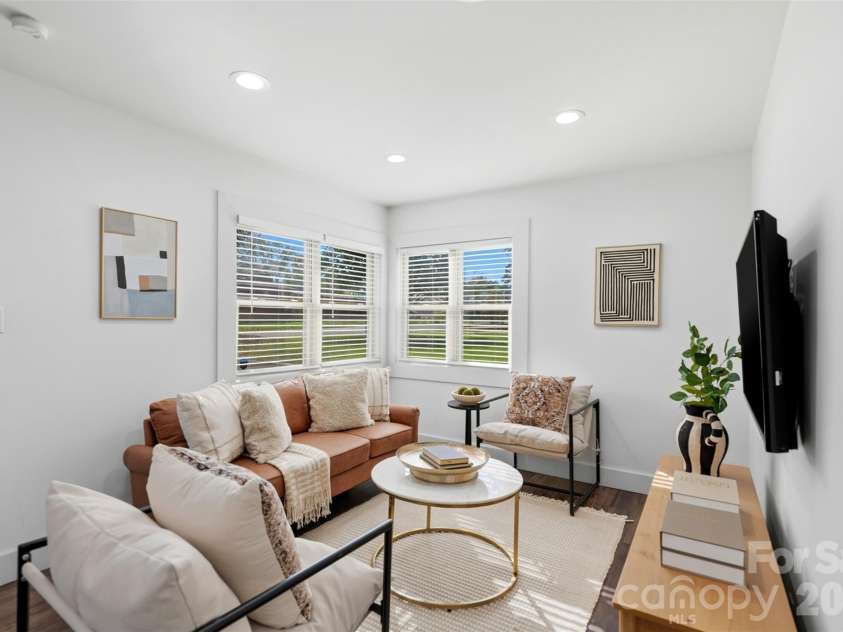 1642 Washington Avenue, Charlotte, NC 28216.  MLS# CAR4402239, YatesRealty ID 35936. 