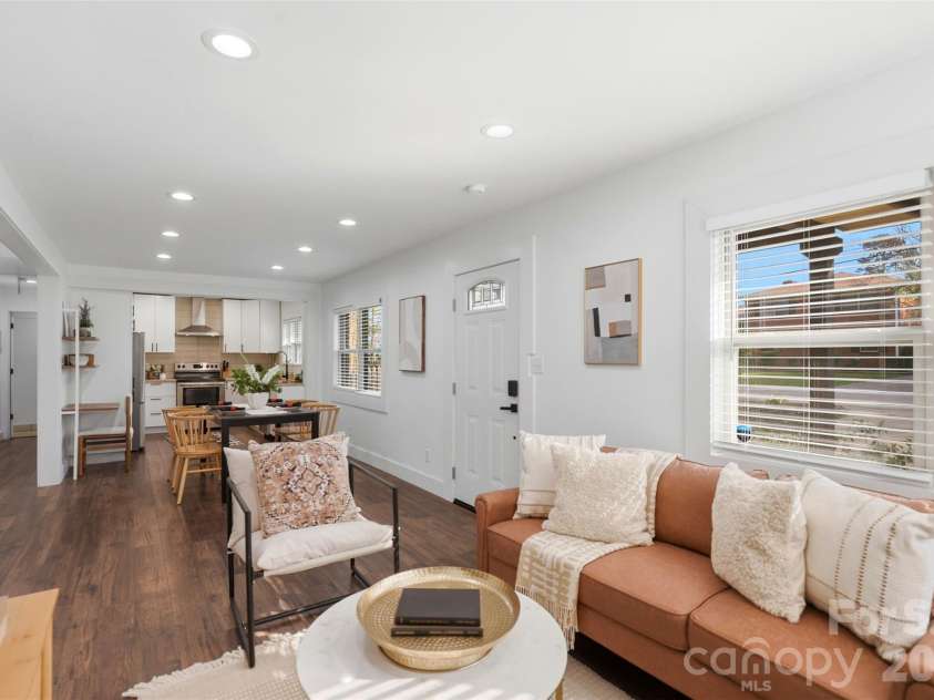 1642 Washington Avenue, Charlotte, NC 28216.  MLS# CAR4402239, YatesRealty ID 35936. 