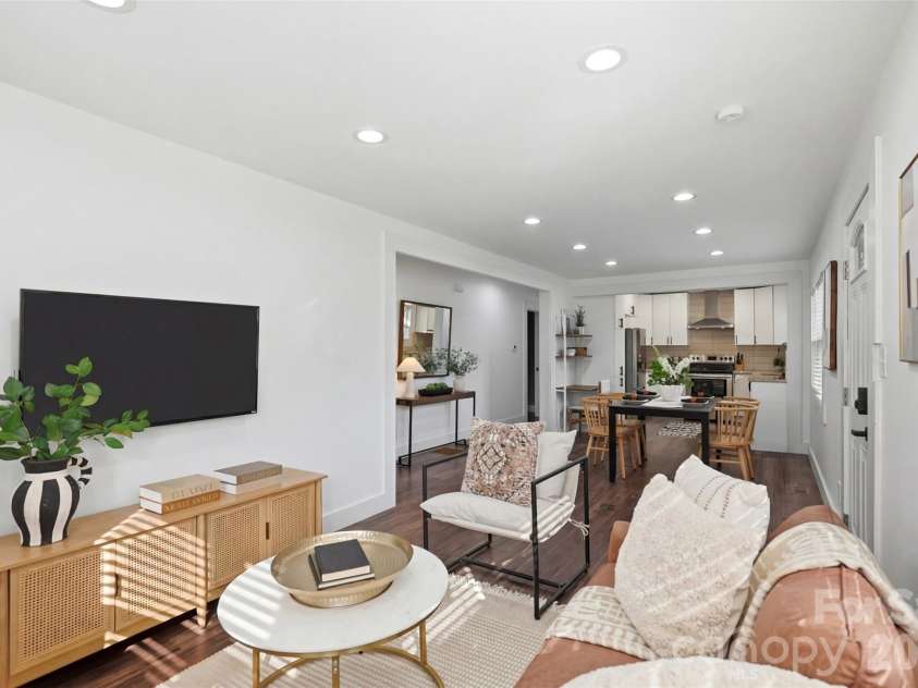 1642 Washington Avenue, Charlotte, NC 28216.  MLS# CAR4402239, YatesRealty ID 35936. 
