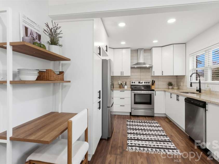 1642 Washington Avenue, Charlotte, NC 28216.  MLS# CAR4402239, YatesRealty ID 35936. 
