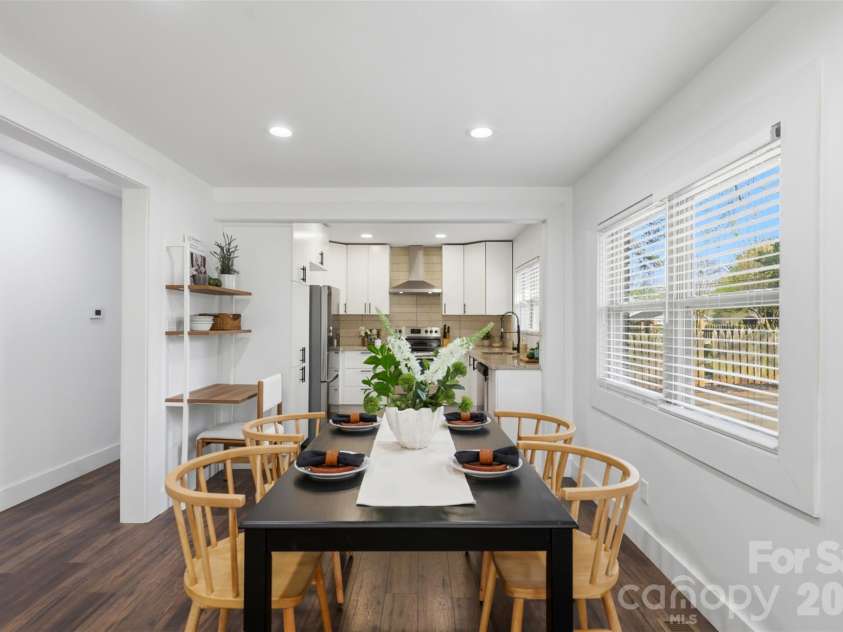 1642 Washington Avenue, Charlotte, NC 28216.  MLS# CAR4402239, YatesRealty ID 35936. 
