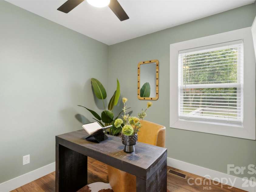 1642 Washington Avenue, Charlotte, NC 28216.  MLS# CAR4402239, YatesRealty ID 35936. 