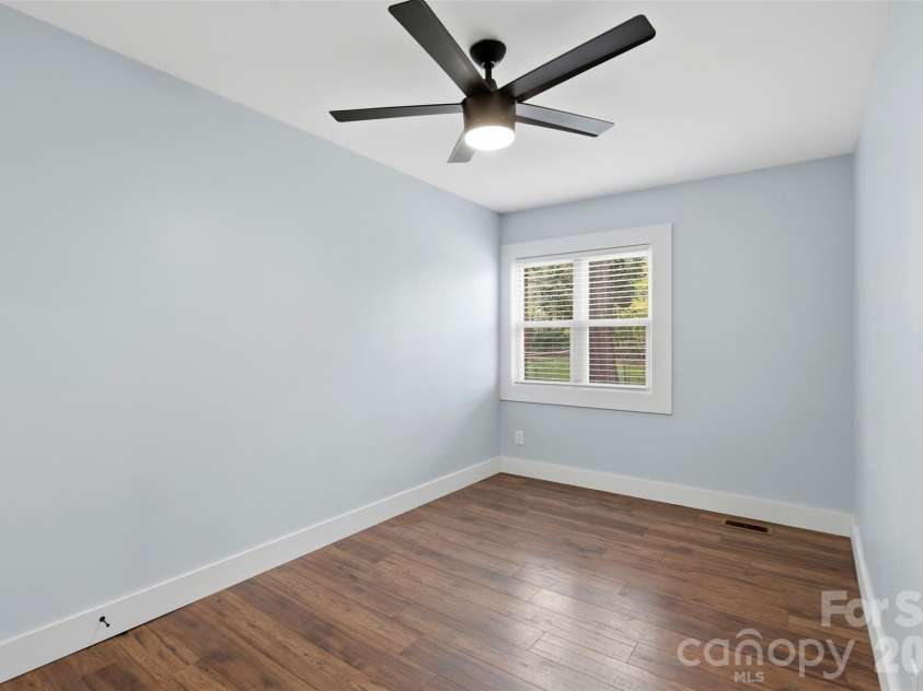 1642 Washington Avenue, Charlotte, NC 28216.  MLS# CAR4402239, YatesRealty ID 35936. 