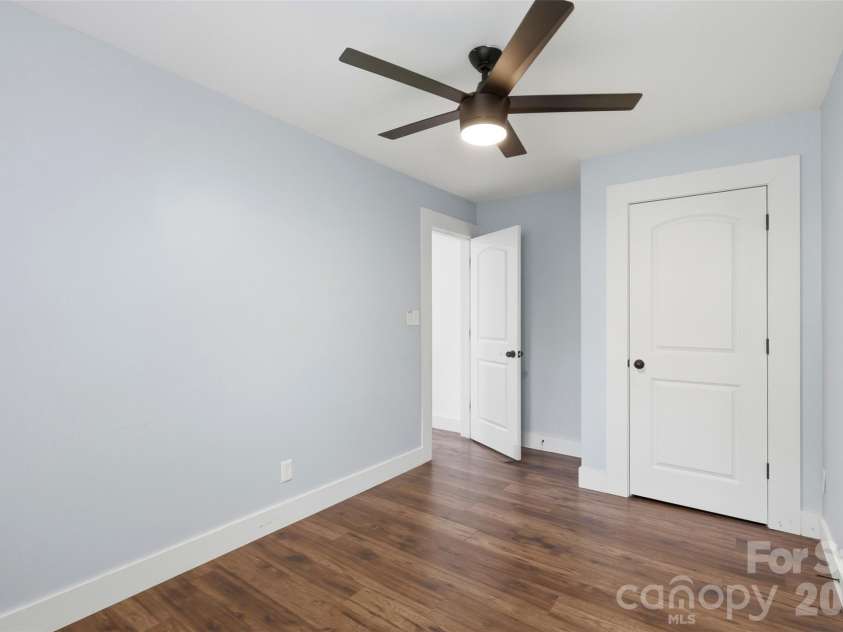 1642 Washington Avenue, Charlotte, NC 28216.  MLS# CAR4402239, YatesRealty ID 35936. 