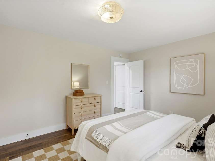1642 Washington Avenue, Charlotte, NC 28216.  MLS# CAR4402239, YatesRealty ID 35936. 