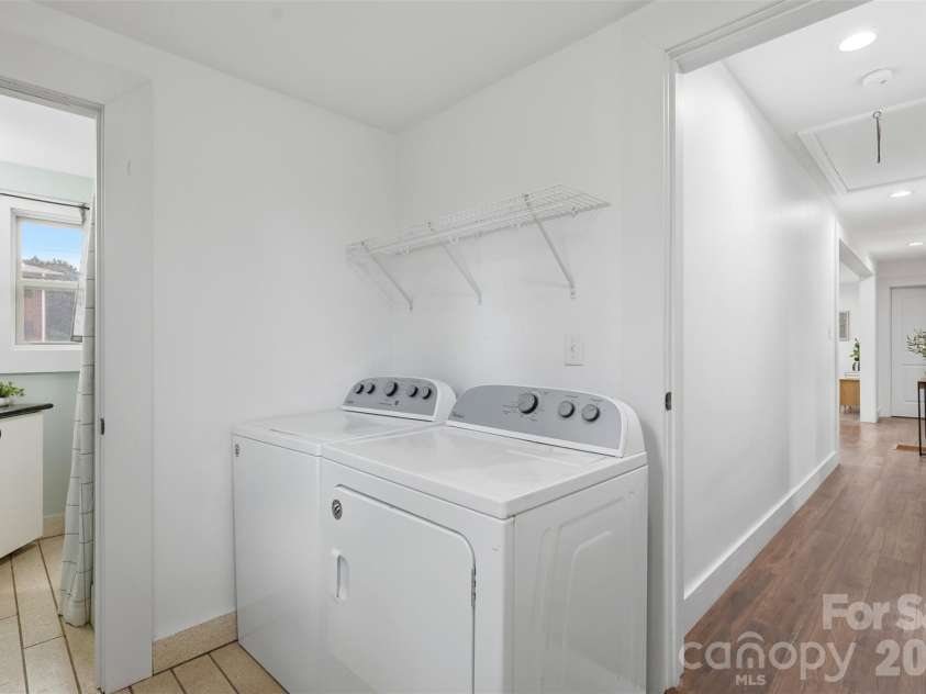 1642 Washington Avenue, Charlotte, NC 28216.  MLS# CAR4402239, YatesRealty ID 35936. 