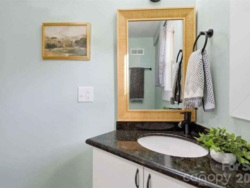 1642 Washington Avenue, Charlotte, NC 28216.  MLS# CAR4402239, YatesRealty ID 35936. 