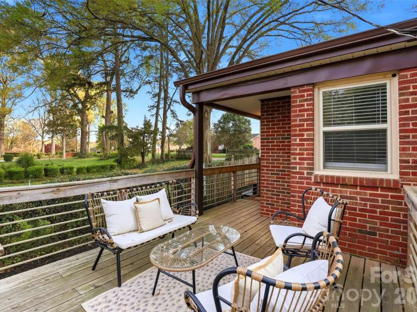 1642 Washington Avenue, Charlotte, NC 28216.  MLS# CAR4402239, YatesRealty ID 35936. 