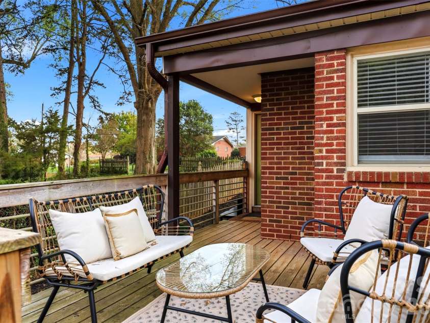 1642 Washington Avenue, Charlotte, NC 28216.  MLS# CAR4402239, YatesRealty ID 35936. 