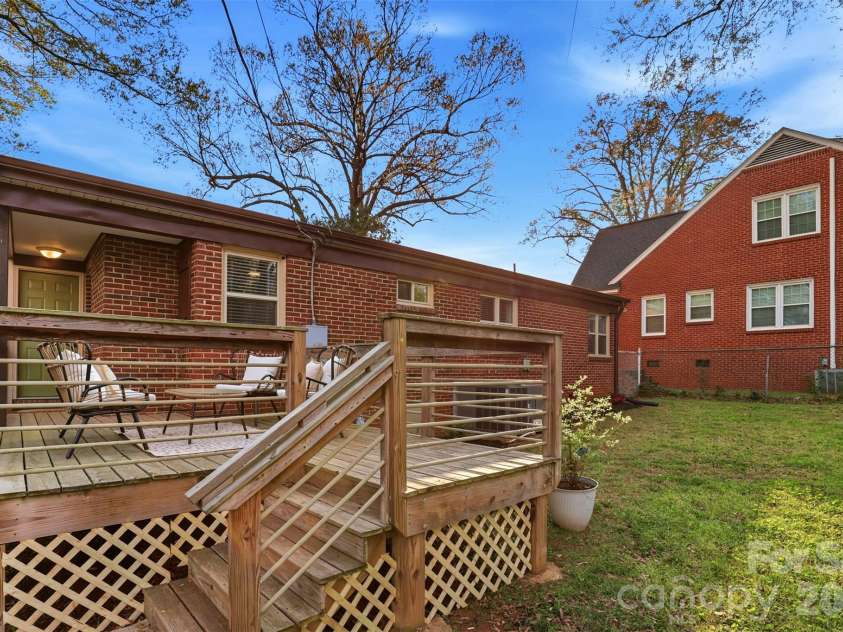 1642 Washington Avenue, Charlotte, NC 28216.  MLS# CAR4402239, YatesRealty ID 35936. 