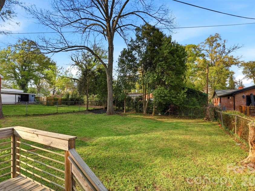 1642 Washington Avenue, Charlotte, NC 28216.  MLS# CAR4402239, YatesRealty ID 35936. 