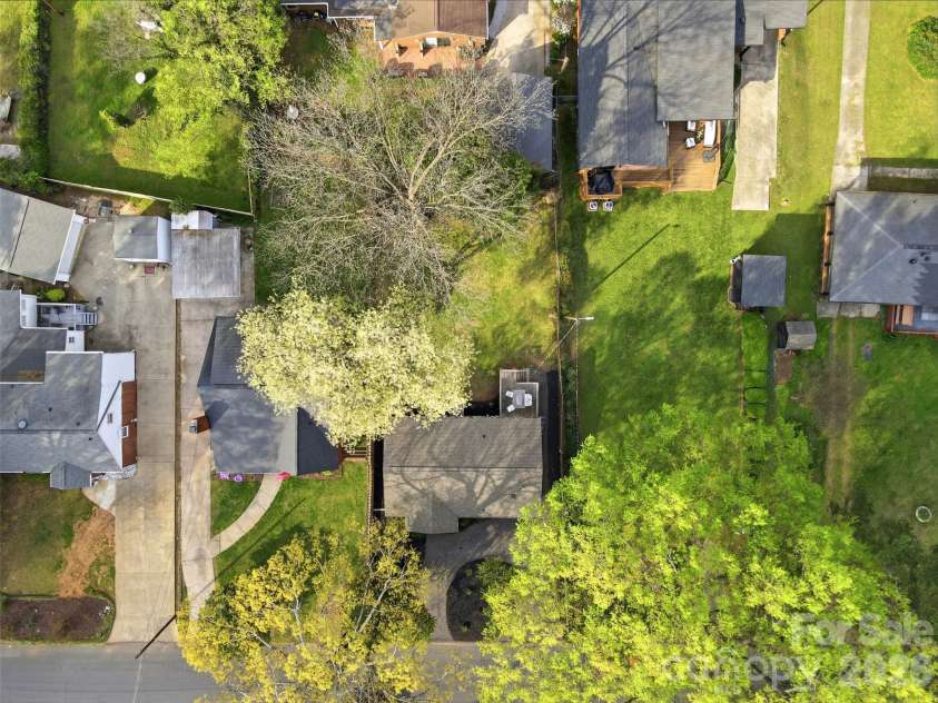 1642 Washington Avenue, Charlotte, NC 28216.  MLS# CAR4402239, YatesRealty ID 35936. 