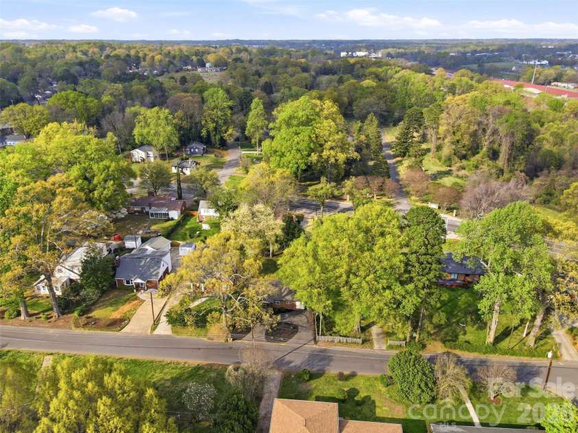 1642 Washington Avenue, Charlotte, NC 28216.  MLS# CAR4402239, YatesRealty ID 35936. 
