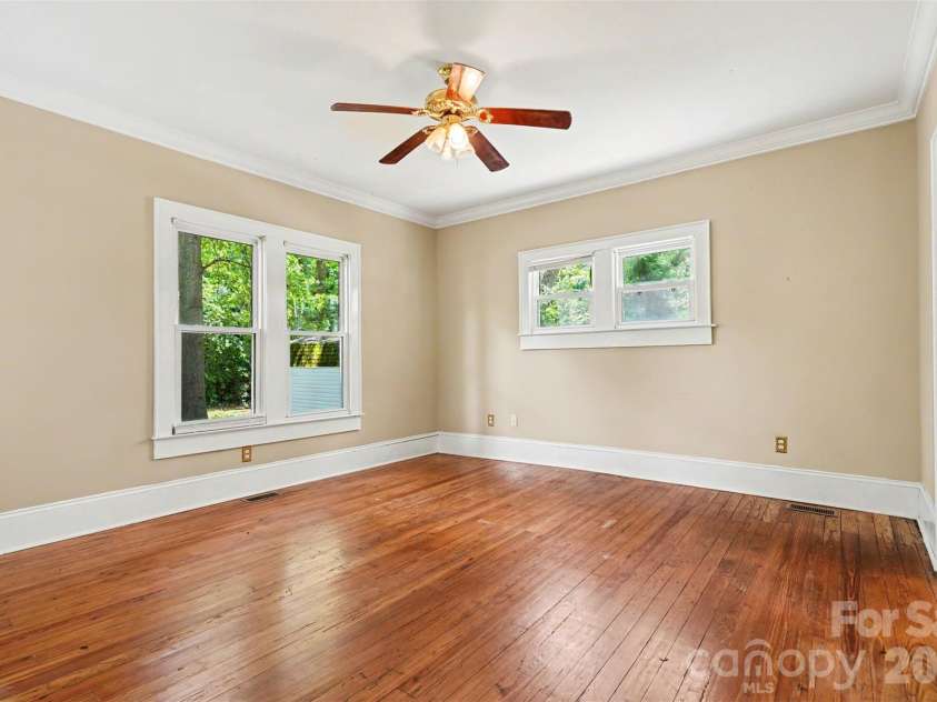 313 Gold Street, Kings Mountain, NC 28086.  MLS# CAR4399469, YatesRealty ID 35939. 