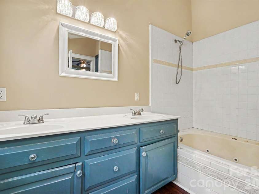 313 Gold Street, Kings Mountain, NC 28086.  MLS# CAR4399469, YatesRealty ID 35939. 