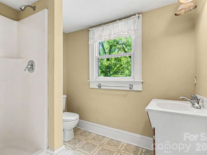 313 Gold Street, Kings Mountain, NC 28086.  MLS# CAR4399469, YatesRealty ID 35939. 
