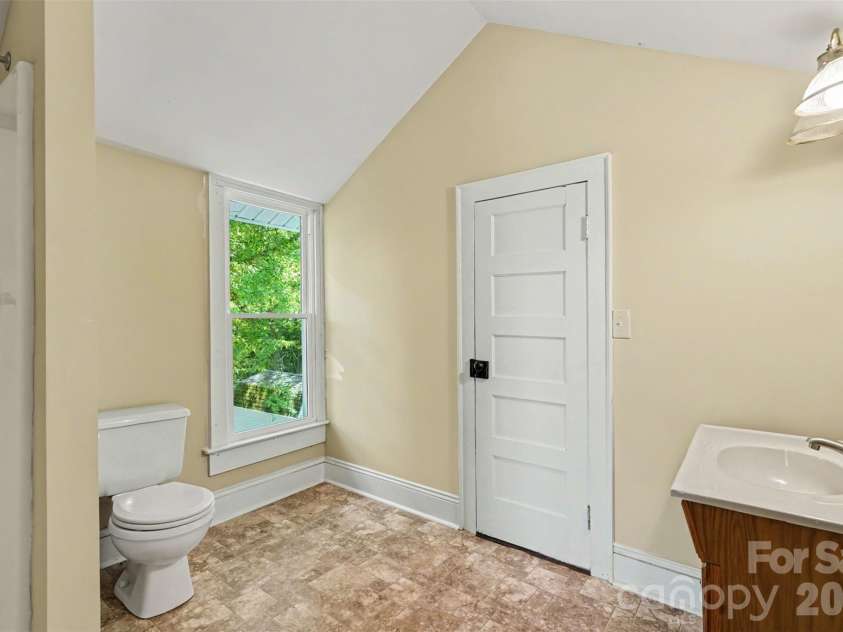 313 Gold Street, Kings Mountain, NC 28086.  MLS# CAR4399469, YatesRealty ID 35939. 