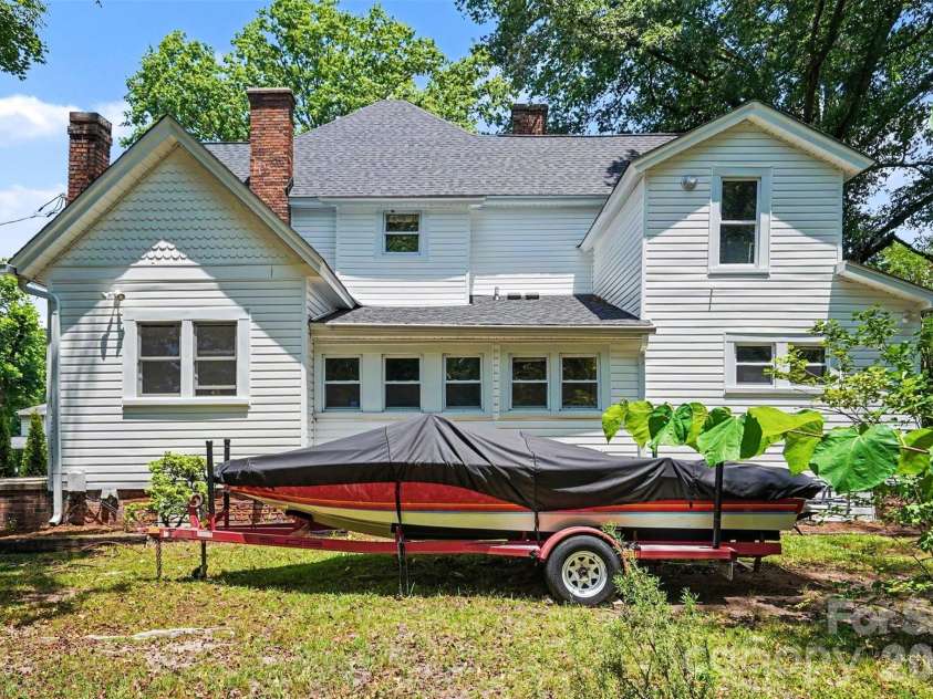 313 Gold Street, Kings Mountain, NC 28086.  MLS# CAR4399469, YatesRealty ID 35939. 