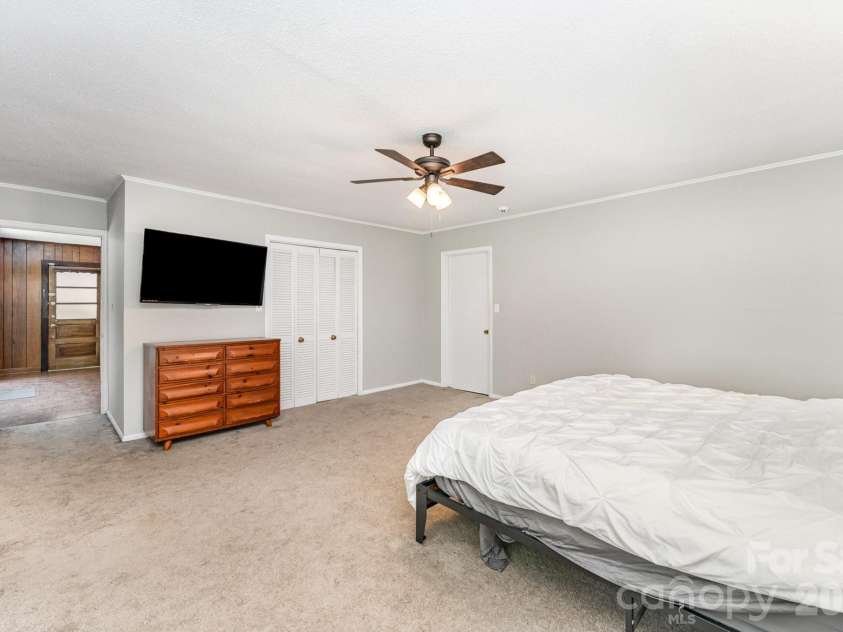 1107 Fairfield Drive, Gastonia, NC 28054.  MLS# CAR4334227, YatesRealty ID 3594. 