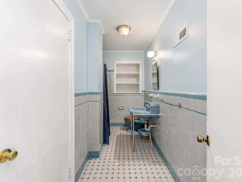 1107 Fairfield Drive, Gastonia, NC 28054.  MLS# CAR4334227, YatesRealty ID 3594. 