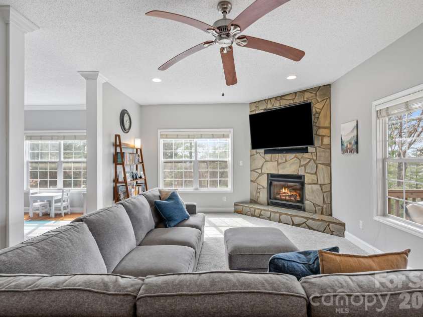 505 Kings Ridge, Asheville, NC 28804.  MLS# CAR4403305, YatesRealty ID 3594. 