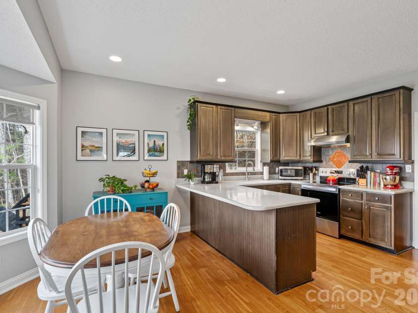 505 Kings Ridge, Asheville, NC 28804.  MLS# CAR4403305, YatesRealty ID 3594. 