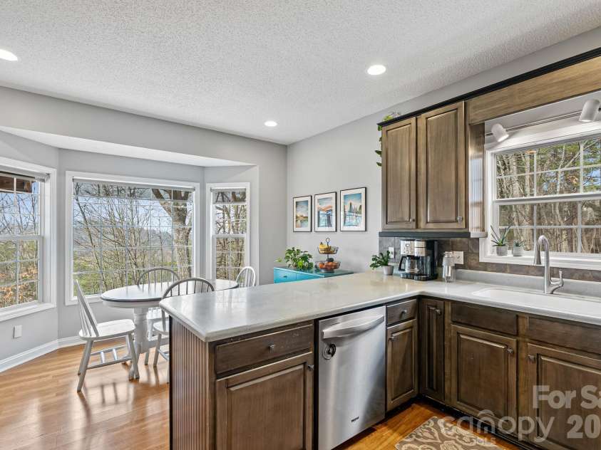505 Kings Ridge, Asheville, NC 28804.  MLS# CAR4403305, YatesRealty ID 3594. 