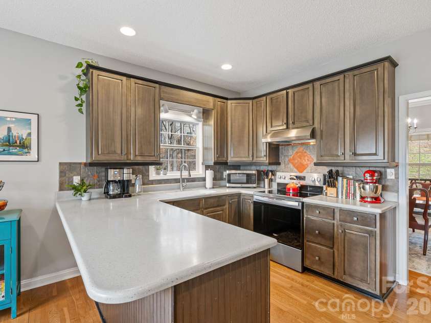 505 Kings Ridge, Asheville, NC 28804.  MLS# CAR4403305, YatesRealty ID 3594. 