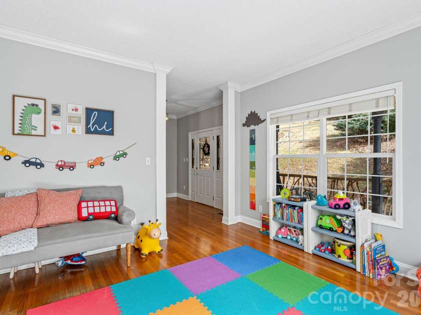 505 Kings Ridge, Asheville, NC 28804.  MLS# CAR4403305, YatesRealty ID 3594. 