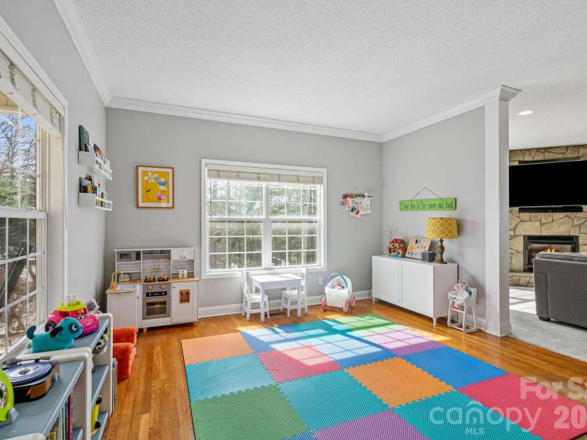 505 Kings Ridge, Asheville, NC 28804.  MLS# CAR4403305, YatesRealty ID 3594. 