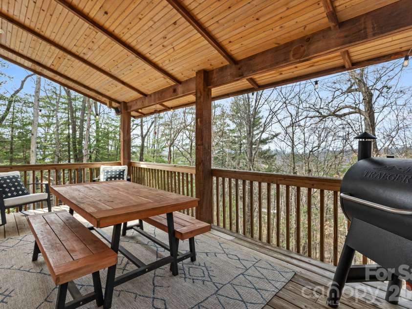 505 Kings Ridge, Asheville, NC 28804.  MLS# CAR4403305, YatesRealty ID 3594. 