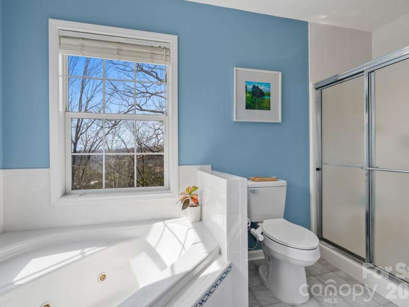 505 Kings Ridge, Asheville, NC 28804.  MLS# CAR4403305, YatesRealty ID 3594. 