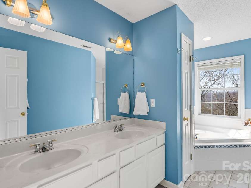 505 Kings Ridge, Asheville, NC 28804.  MLS# CAR4403305, YatesRealty ID 3594. 