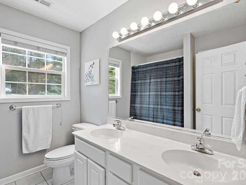 505 Kings Ridge, Asheville, NC 28804.  MLS# CAR4403305, YatesRealty ID 3594. 