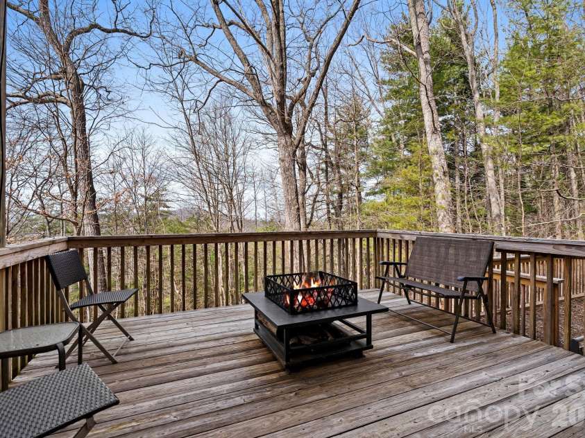 505 Kings Ridge, Asheville, NC 28804.  MLS# CAR4403305, YatesRealty ID 3594. 