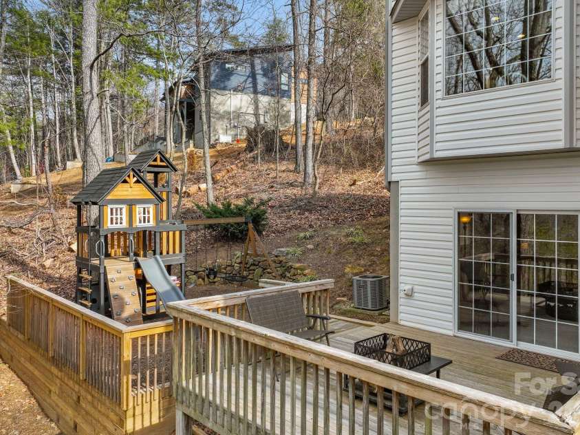 505 Kings Ridge, Asheville, NC 28804.  MLS# CAR4403305, YatesRealty ID 3594. 