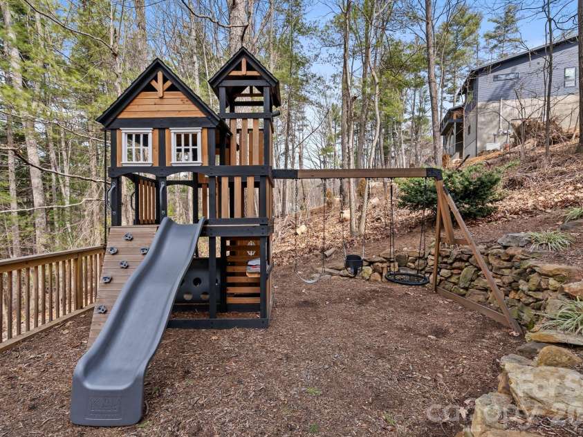 505 Kings Ridge, Asheville, NC 28804.  MLS# CAR4403305, YatesRealty ID 3594. 