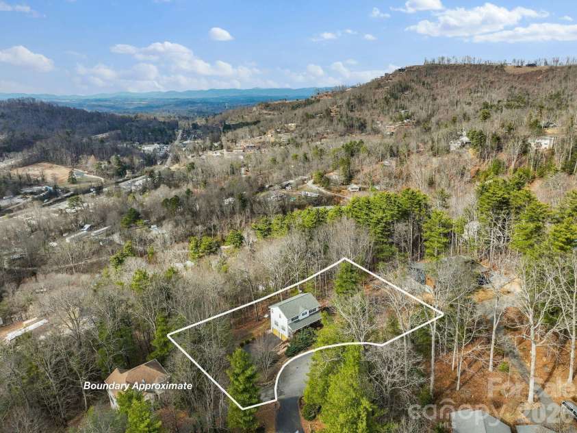 505 Kings Ridge, Asheville, NC 28804.  MLS# CAR4403305, YatesRealty ID 3594. 