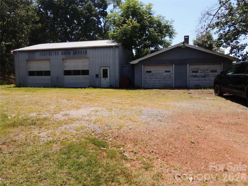632 Rock Corner Road, Forest City, NC 28043.  MLS# CAR4402184, YatesRealty ID 35941. Automotive Garage