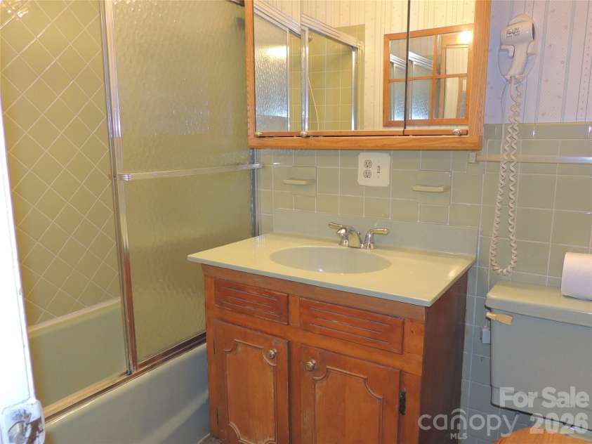 632 Rock Corner Road, Forest City, NC 28043.  MLS# CAR4402184, YatesRealty ID 35941. Bath # 2