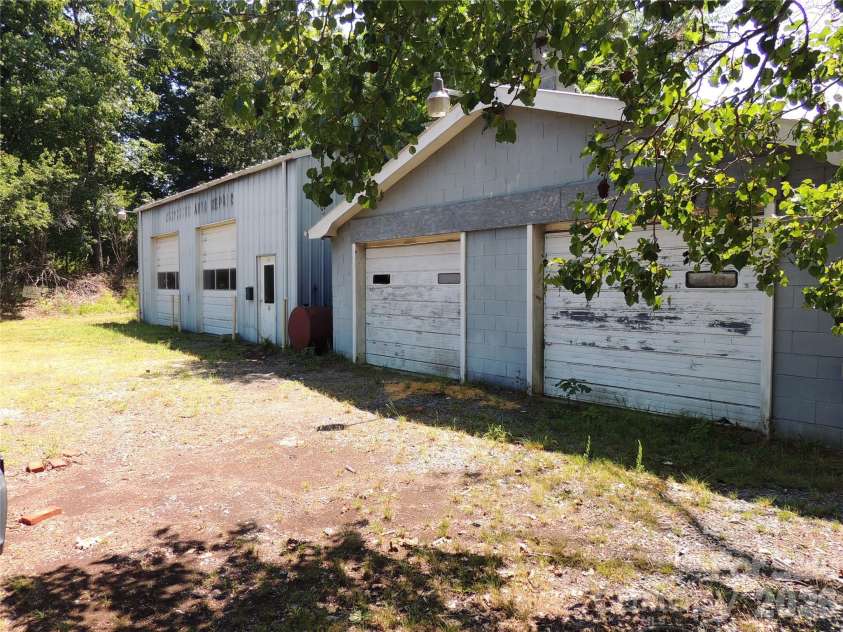 632 Rock Corner Road, Forest City, NC 28043.  MLS# CAR4402184, YatesRealty ID 35941. Garage