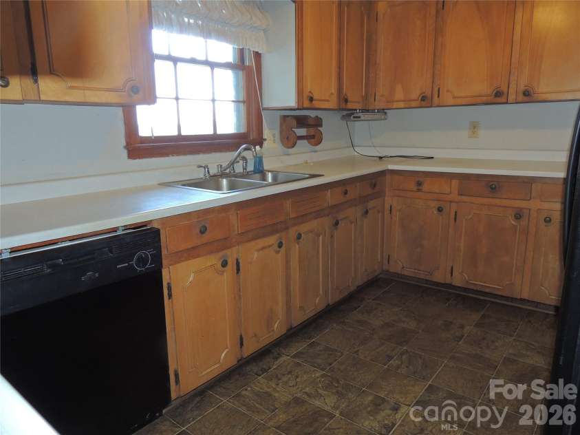 632 Rock Corner Road, Forest City, NC 28043.  MLS# CAR4402184, YatesRealty ID 35941. Kitchen